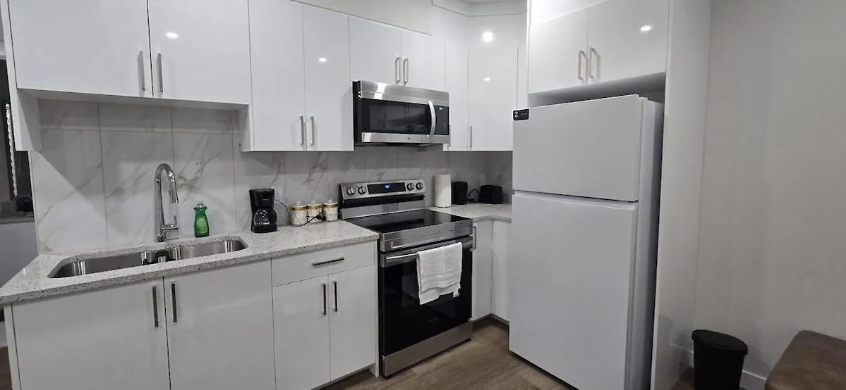 Cozzy Cityscape & Airport Retreat Calgary Apartment