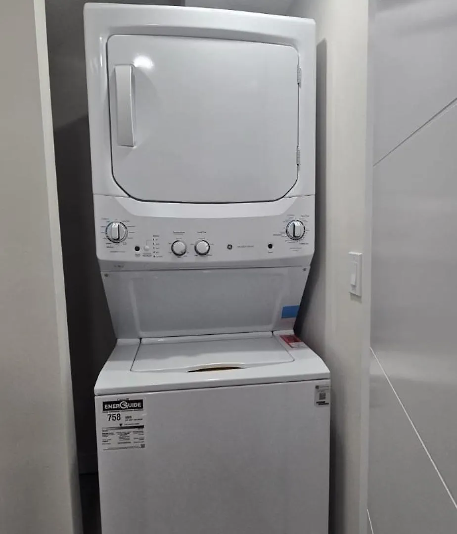 Apartment Cozzy Cityscape & Airport Retreat Calgary